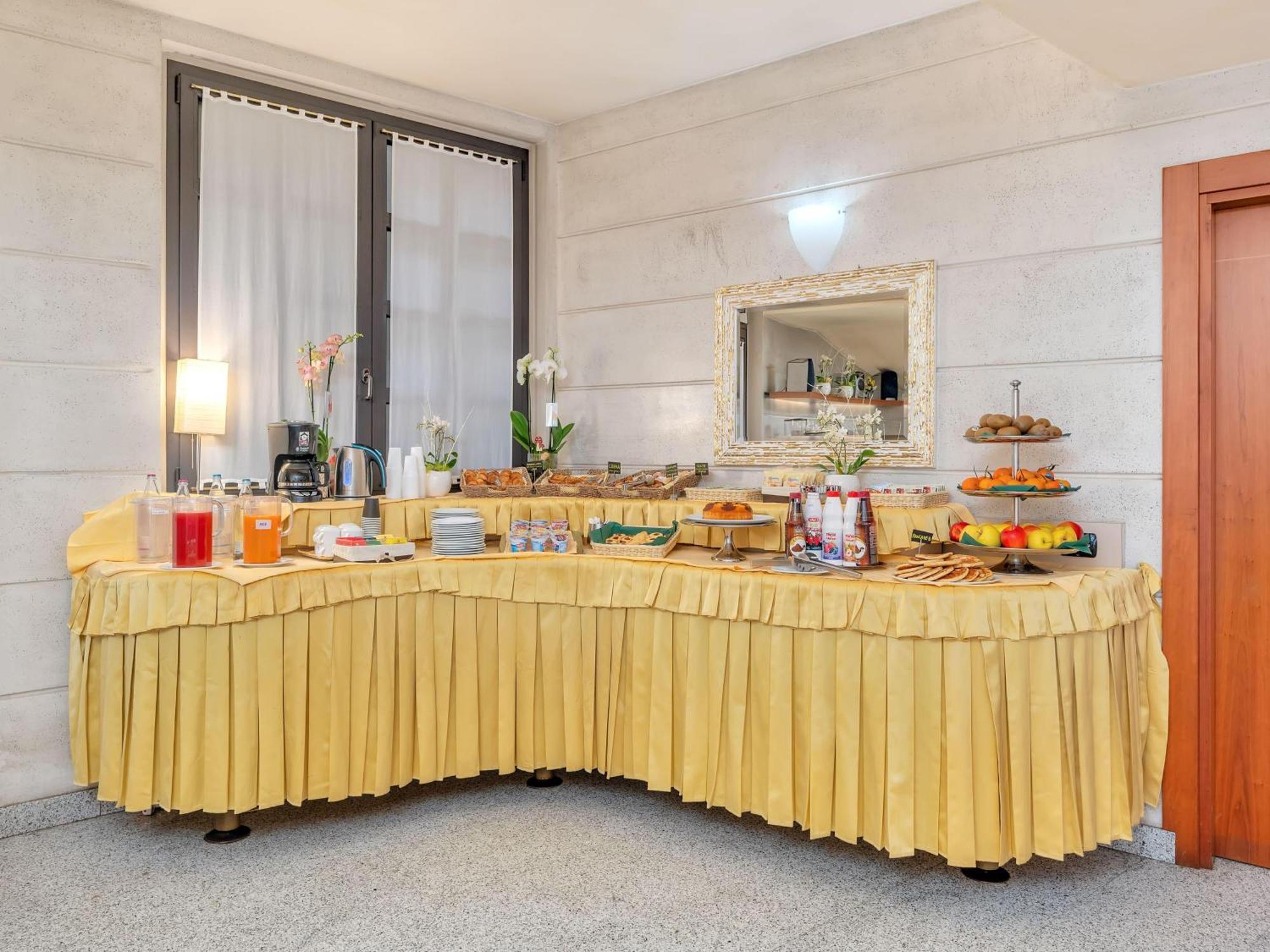 B&B Hotels Hotel Prestige オルナーゴ エクステリア 写真