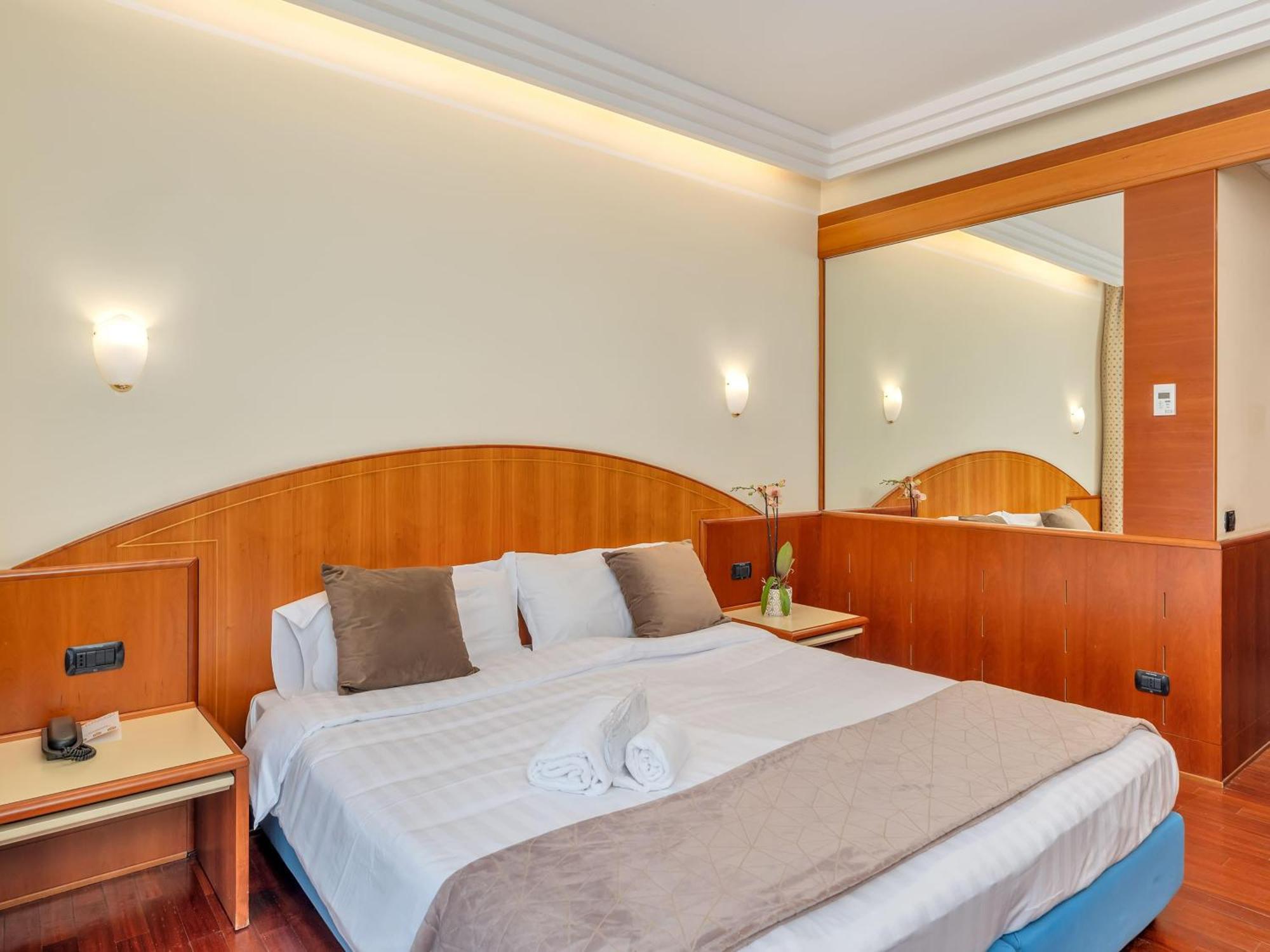 B&B Hotels Hotel Prestige オルナーゴ エクステリア 写真