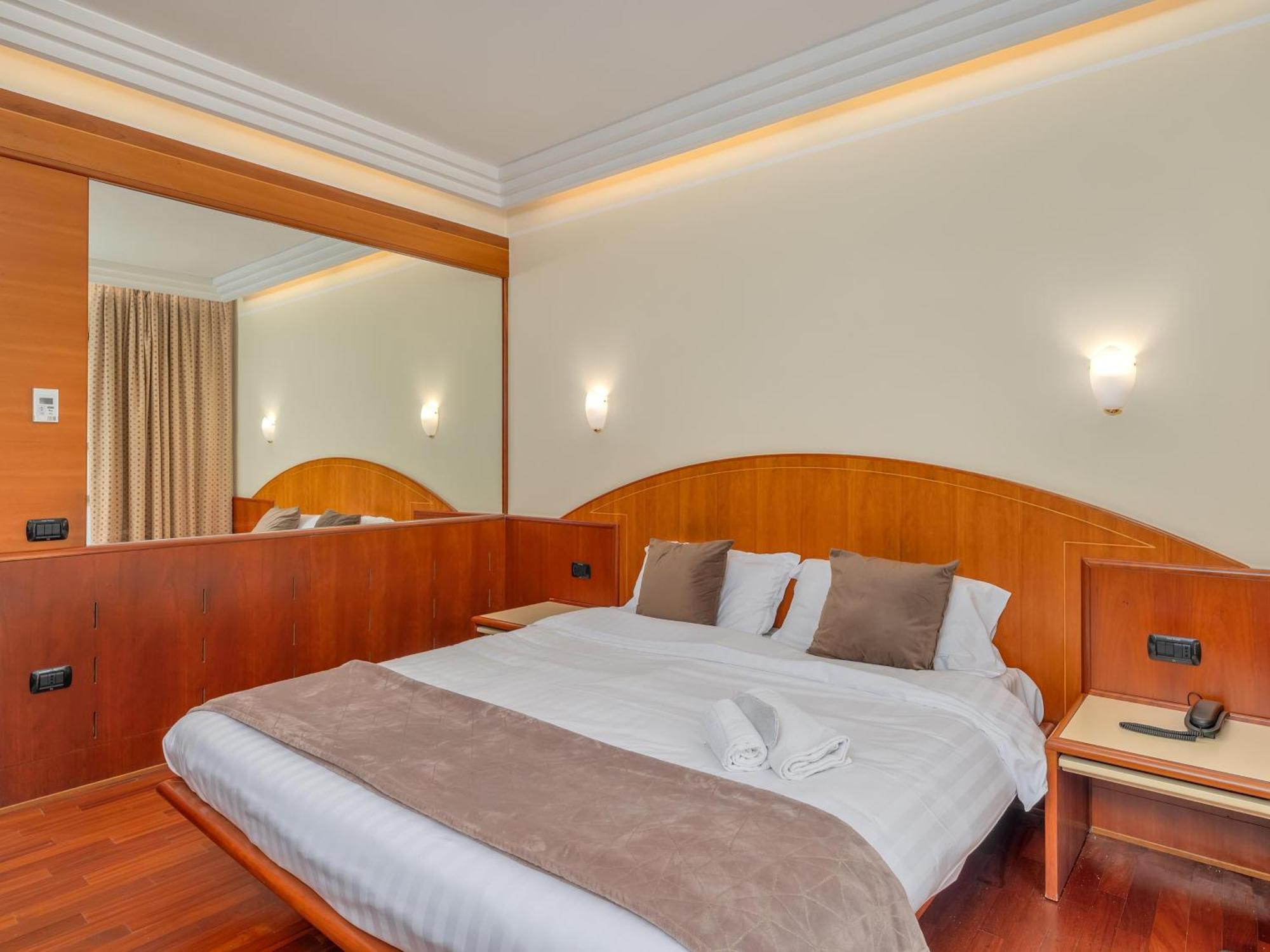B&B Hotels Hotel Prestige オルナーゴ エクステリア 写真