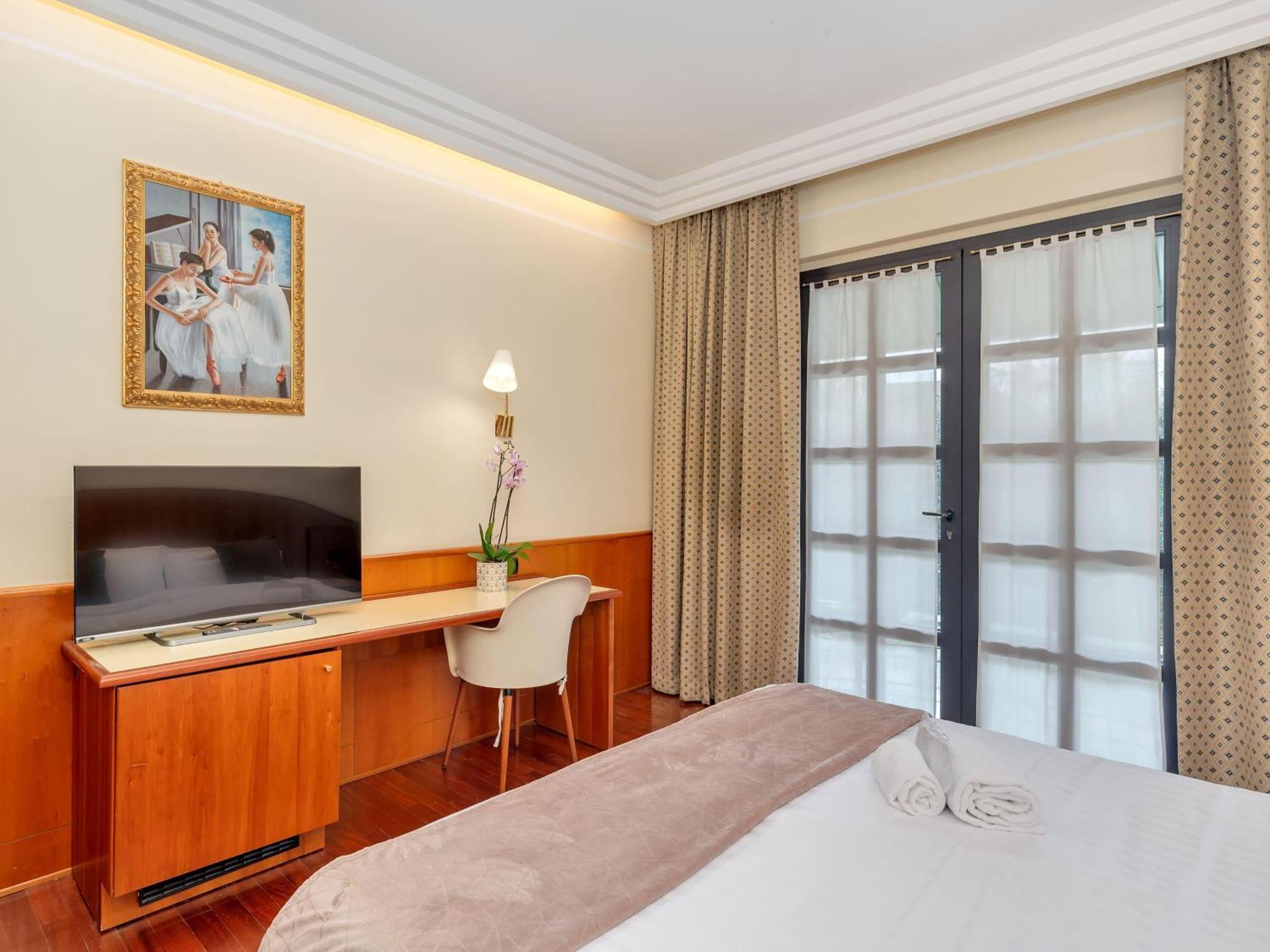 B&B Hotels Hotel Prestige オルナーゴ エクステリア 写真