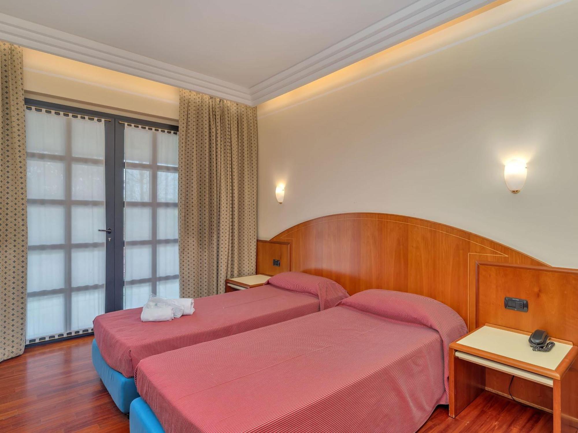 B&B Hotels Hotel Prestige オルナーゴ エクステリア 写真