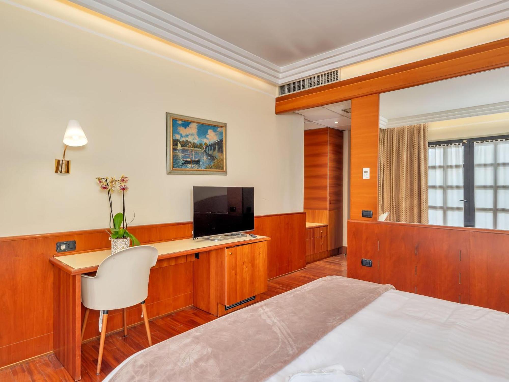 B&B Hotels Hotel Prestige オルナーゴ エクステリア 写真