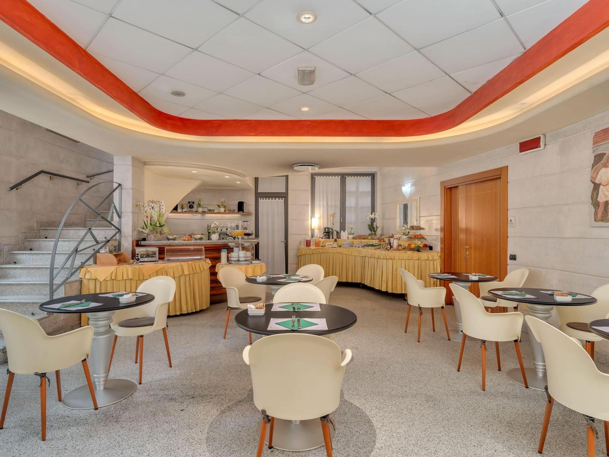B&B Hotels Hotel Prestige オルナーゴ エクステリア 写真