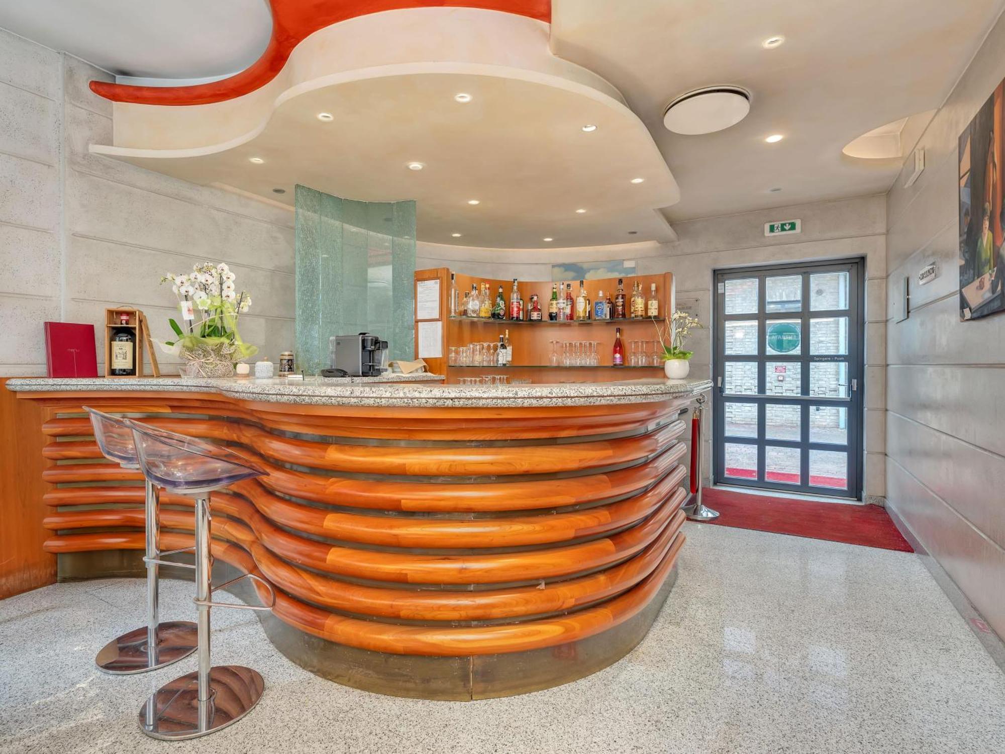 B&B Hotels Hotel Prestige オルナーゴ エクステリア 写真