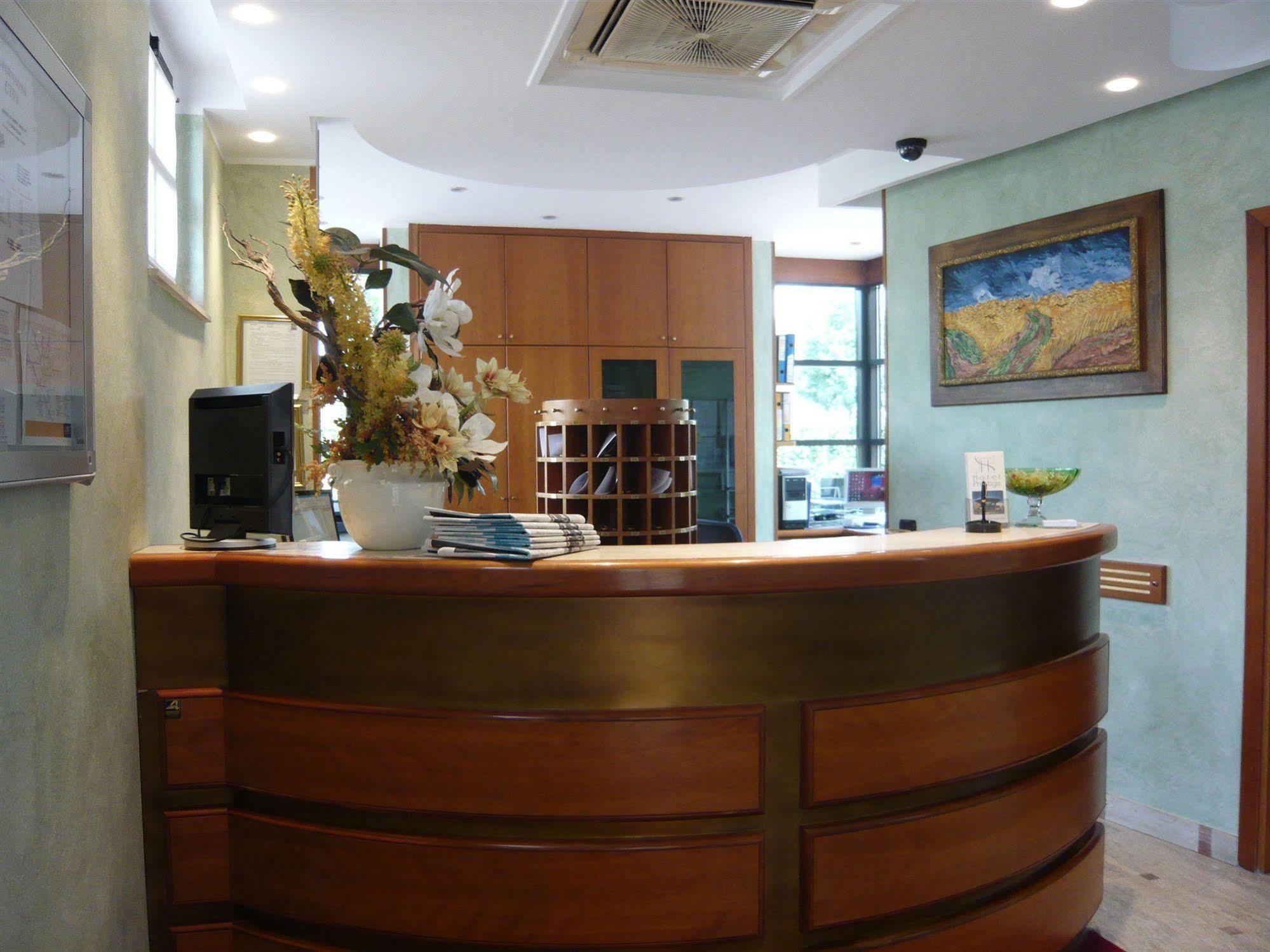 B&B Hotels Hotel Prestige オルナーゴ エクステリア 写真